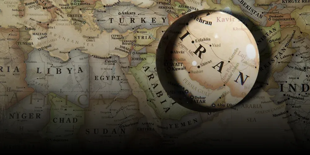استراتيجية إيران الجيوسياسية في غرب آسيا: احتواء الجغرافيا والتاريخ
